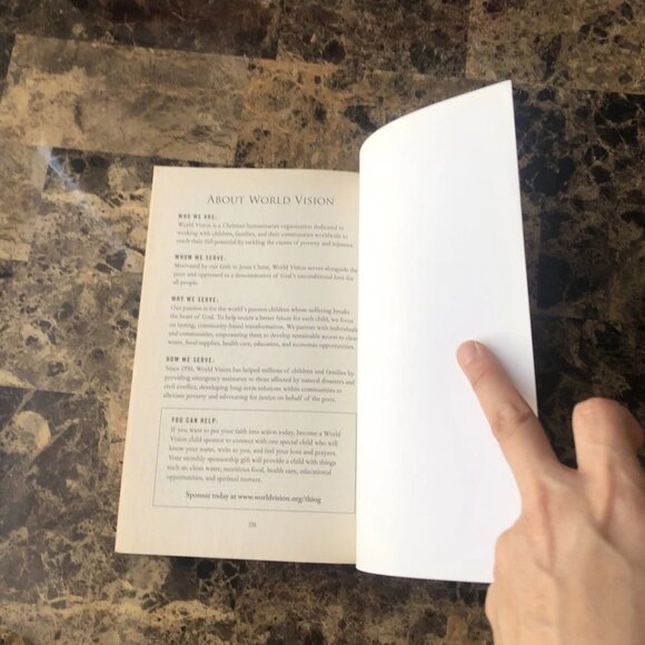 What Does God Expect Of Us? The Hole in Our Gospel Richard Stearns 2010 PB - Picture 8 of 9